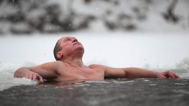 Вильфанд предупредил россиян о температуре воды в проруби на Крещение