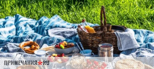 Россиян призвали оставаться в майские праздники на Родине