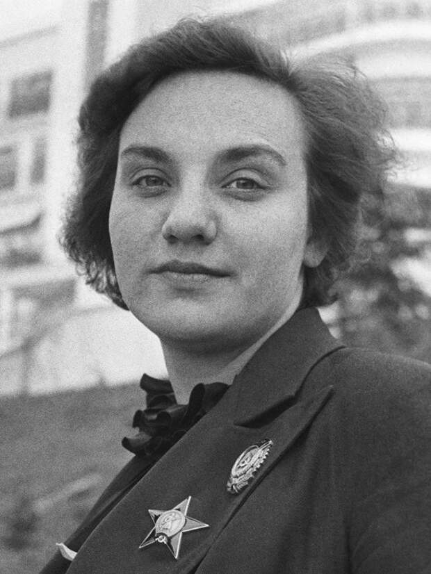 Почему самой прославленной советской летчице не позволили стать генералом (ФОТО)