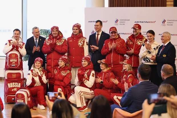 В России представили единую для всех спортсменов олимпийскую форму