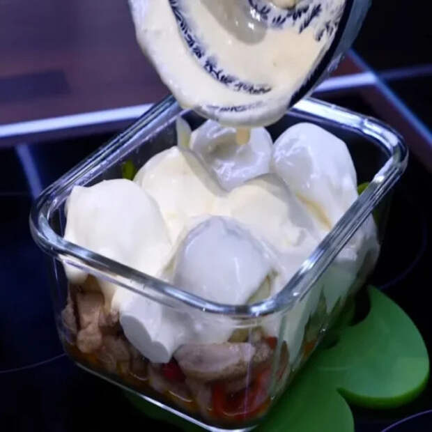 Добавьте 1 яйцо и немного сметаны к картофелю: рецепт нежного и сытного ужина в духовке