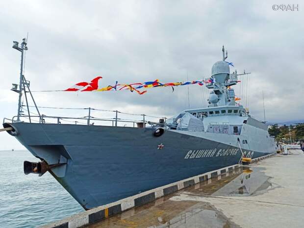 В честь Дня Победы в Ялту прибыл корабль с ракетами «Калибр» на борту
