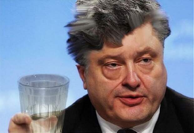 Порошенко произнес тост за самый почитаемый и уважаемый в мире украинский паспорт