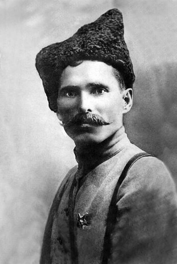 Василий Иванович Чапаев - герой Гражданской войны, легендарный персонаж русского фольклора.
