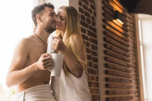 Врач Ашвин показал мужчинам упражнение для большего удовольствия в постели