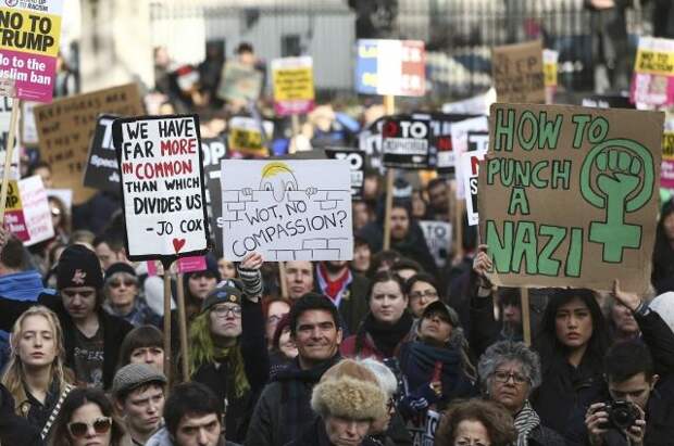 В Лондоне тысячи людей вышли на акцию протеста против Трампа