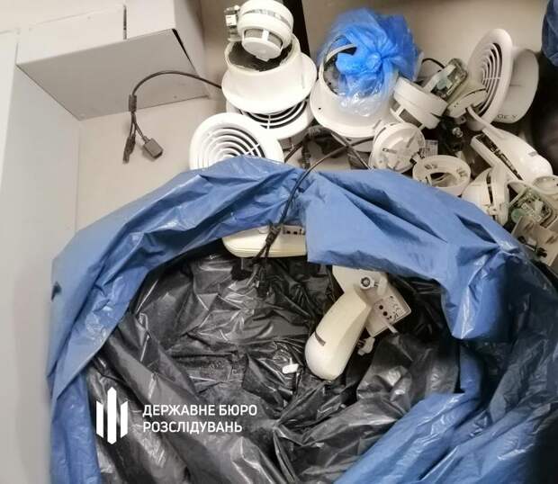 Деятельность спортклуба "5 элемент" связывают с бывшим президентом Порошенко / Фото: ГБР