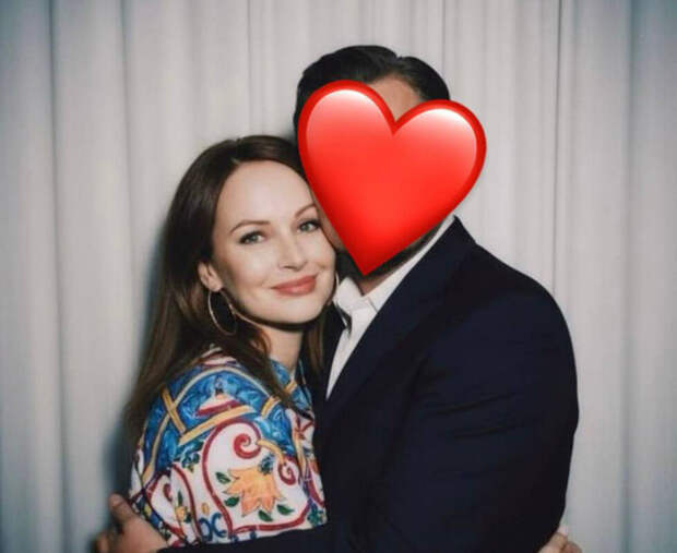 Актриса Ирина Безрукова опубликовала фото в объятьях с мужчиной