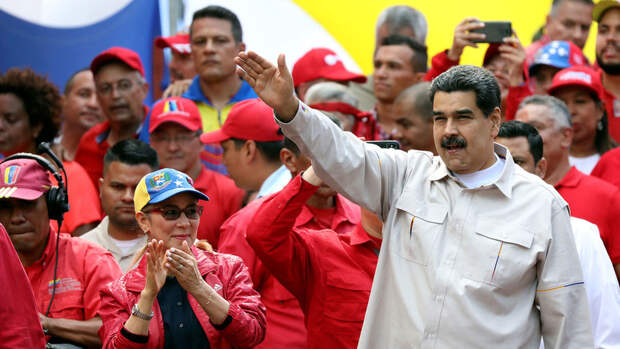 Мадуро отреагировал на свой "побег" из страны