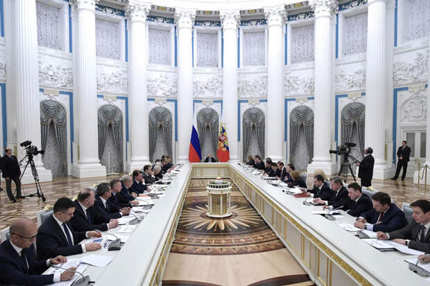 С переходом на личности