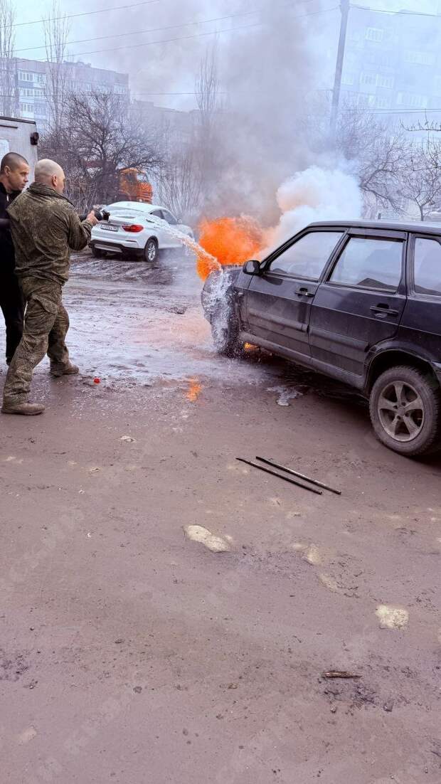 Сегодня днём в Торезе у магазина «Молоко» на третьем микрорайоне вспыхнул