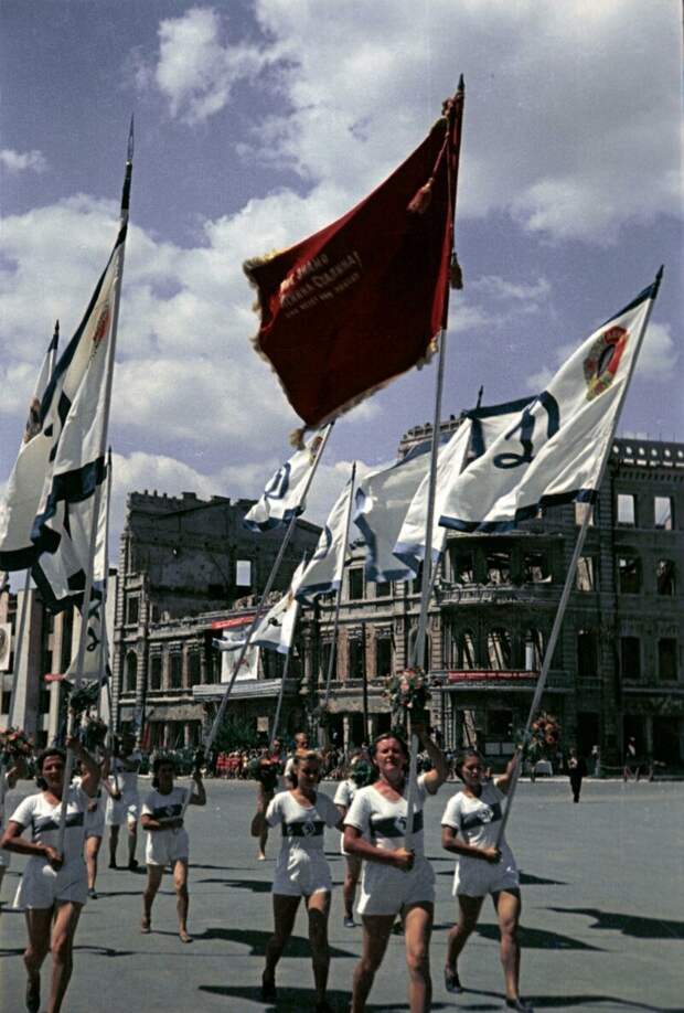 Первый послевоенный спортивный парад в Сталинграде, 1945 год 1945, парад, сталинград