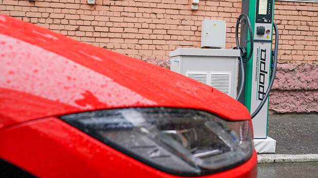 В Москве обяжут создавать парковки для электрокаров с зарядками