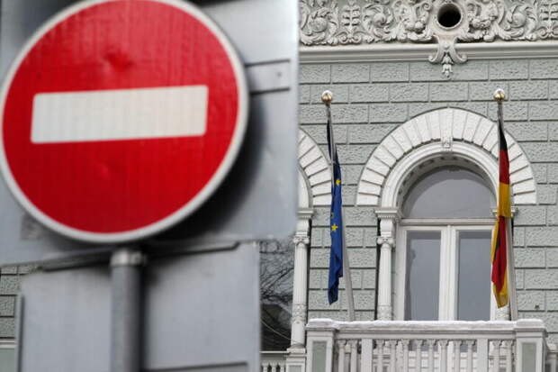 Германия и Россия высылают десятки дипломатов на фоне обвинений Берлина