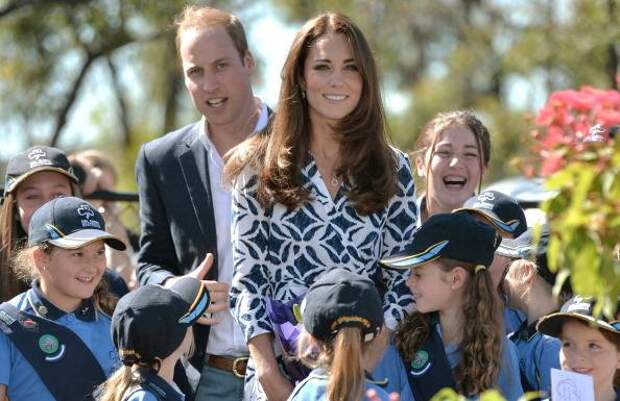 Kate Middleton Wore Diane Von Furstenberg Wrap Dress-08