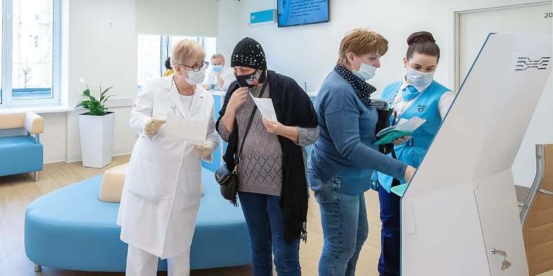 В информационных киосках поликлиник появилась функция распечатки льготных рецептов с QR-кодом