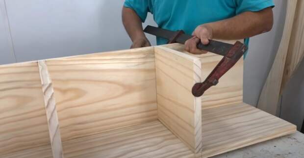 Как сделать деревянную угловую полку