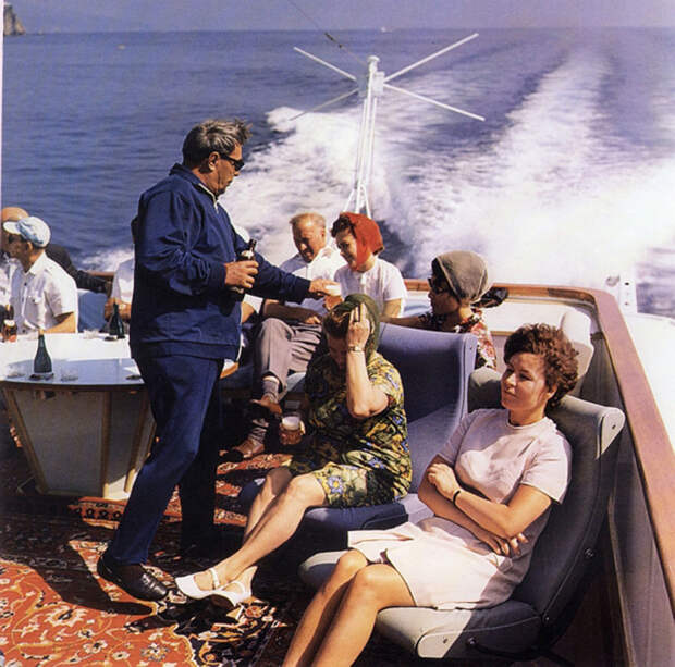Крым. Во время прогулки на яхте. Автор Мусаэльян Владимир, 1973.jpg Крым. Во время прогулки на яхте. Автор Мусаэльян Владимир, 1973.jpg