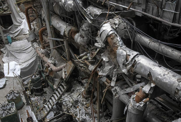 Появились апокалиптические фото изнутри разрушенной украинской электроподстанции