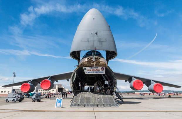 Самый большой военно-транспортный самолет США: Lockheed C-5 Galaxy