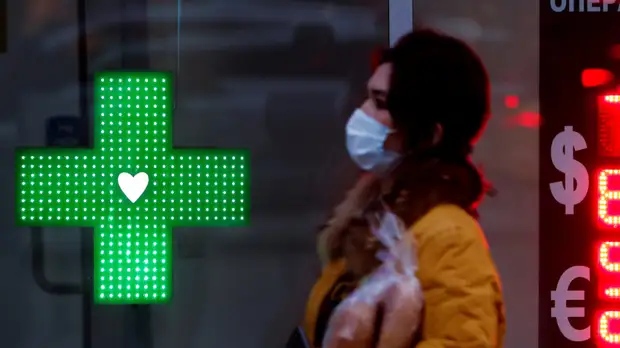 Рубль снижается к доллару и евро