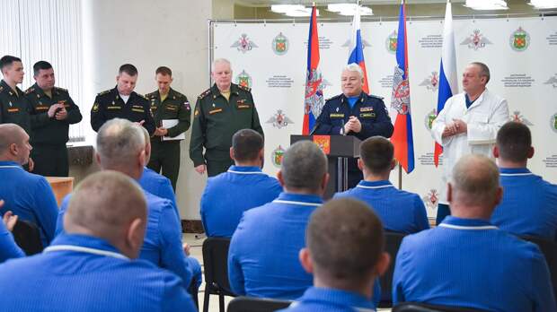 В ЦВКГ участникам СВО вручили дипломы о допобразовании и госнаграды