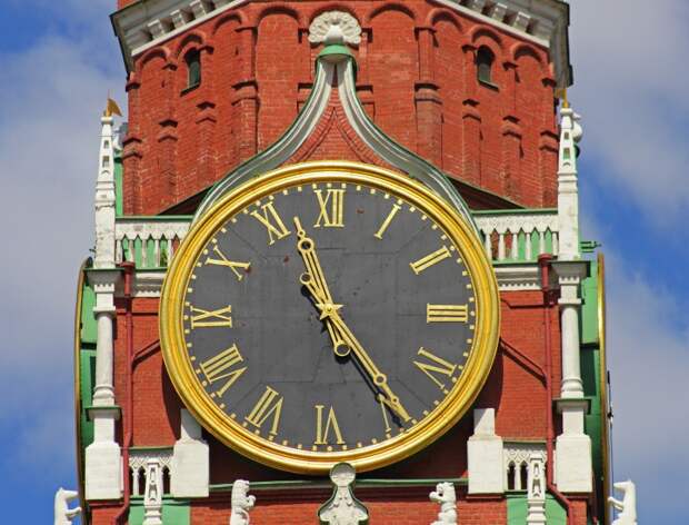 Россия вернулась к зимнему времени Россия вернулась к зимнему времени