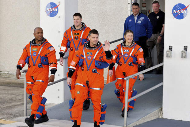 НАСА: запуск пилотируемой миссии на Луну перенесен на март из-за утечек водорода