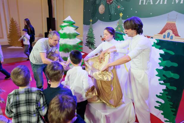 Около 200 семей с особыми детьми приняли участие в ёлках на ярмарке
