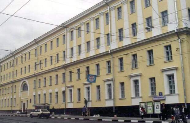 Военное училище на Красноказарменной улице отремонтируют