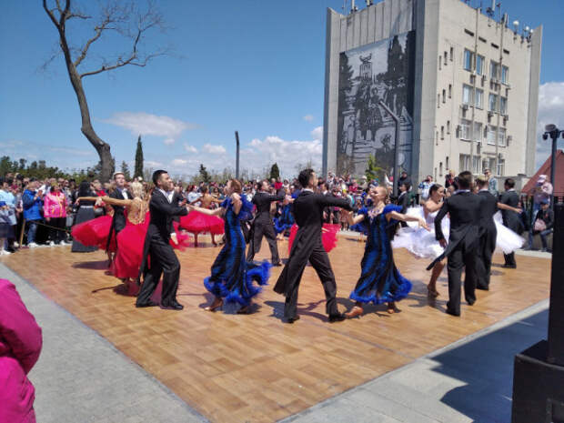 Артисты театра танца им. В.А. Елизарова приняли участие в танцевальном проекте «Победный вальс»