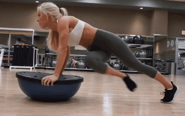 Спортивные девушки тренируются (24 гифки)