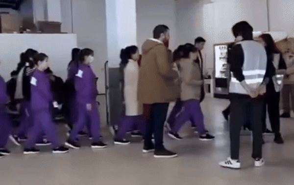 В Wildberries набрали  на свой склад сотрудниц из Северной Кореи – пока в тестовом режиме. Видео: ТГ-канал @bolecon