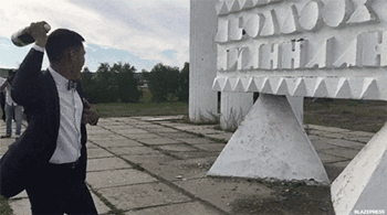 Как не стоит открывать шампанское (15 гифок)