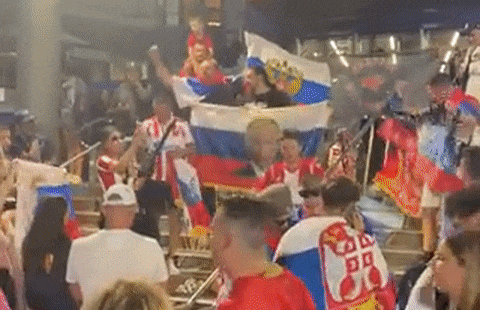 Сербские болельщики принесли на Australian Open флаг России с Путиным и флаг ДНР