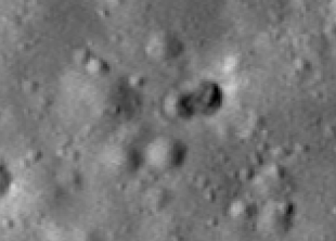 Зонд LRO нашел на Луне двойной кратер от падения ступени китайской ракеты