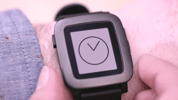 Pebble вернулась на Kickstarter с цветными смарт-часами Time 