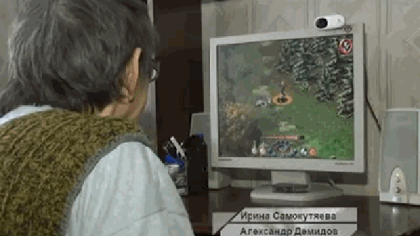 80-летняя бабушка-геймер