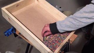 Гитара из 1200 цветных карандашей
